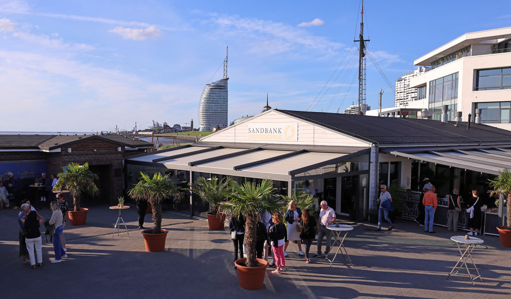 Sandbank Location und im Hintergrund das Atlantic Hotel