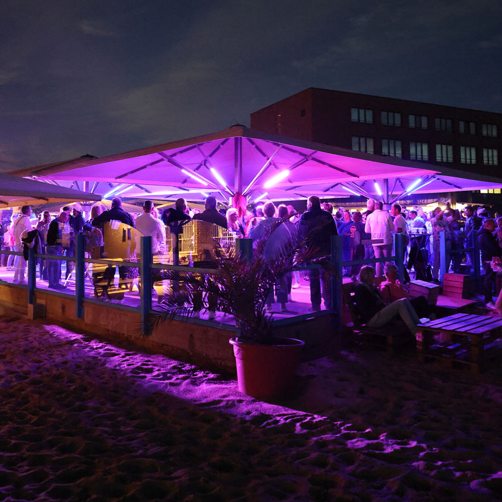 Party auf der Terrasse der Sandbank